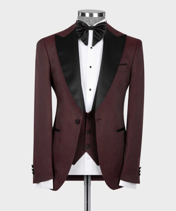 Pointed Collar Tuxedo Burgundy